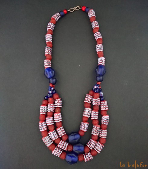 Collier africain plastron en perles colorées
